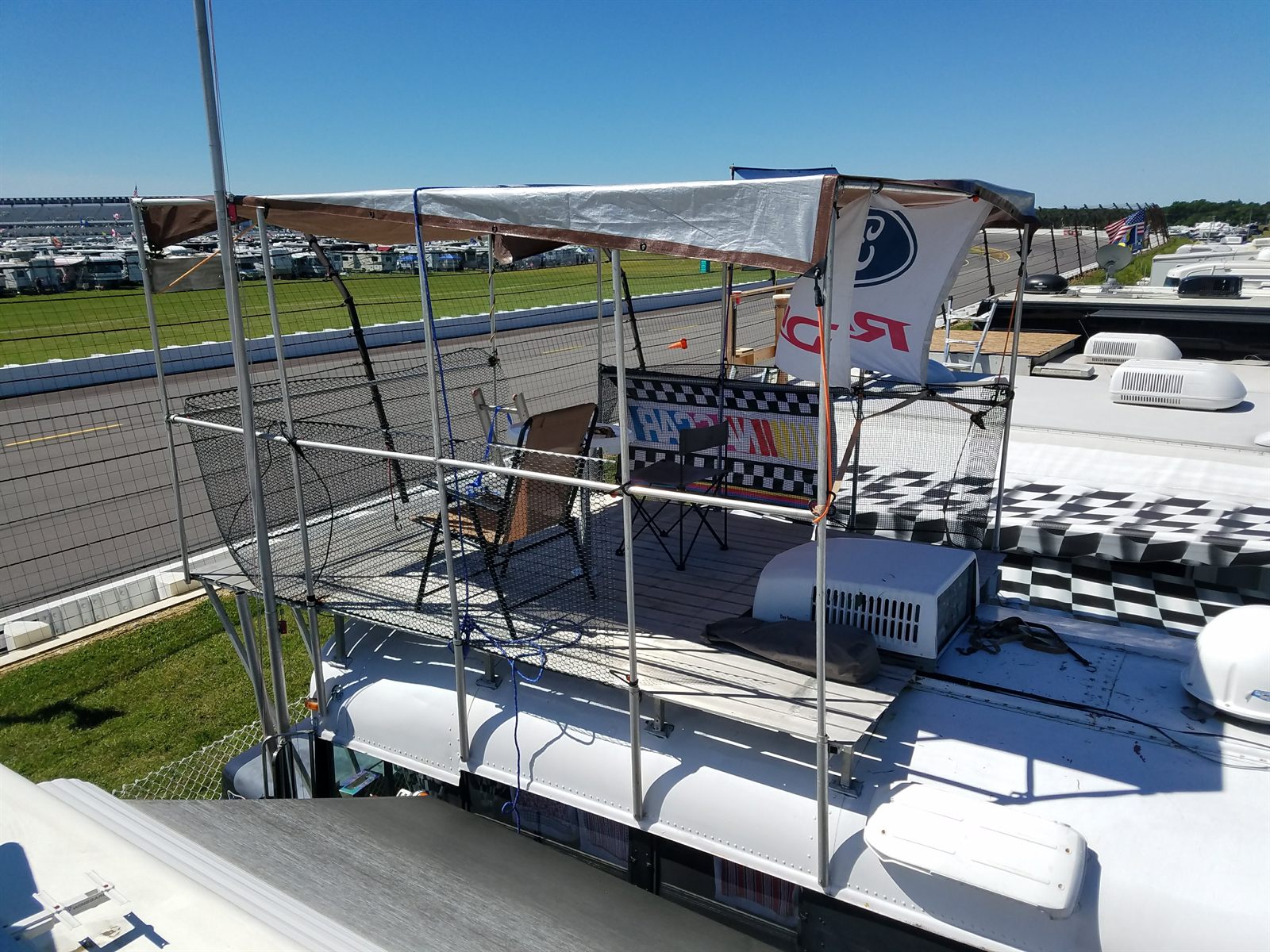 Rooftop RV viewing deck overlooking catch fence